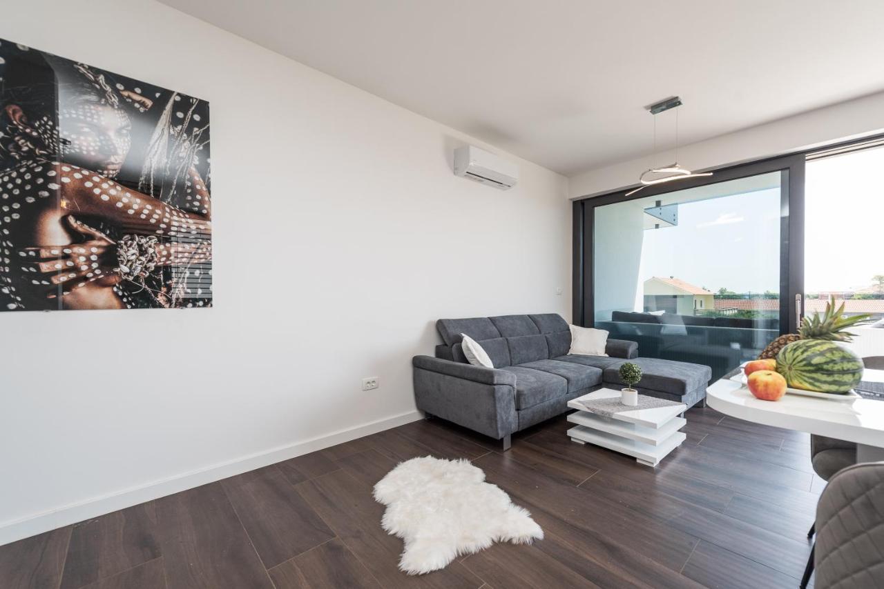 Grandpalazzo Apartments Vir Exterior foto