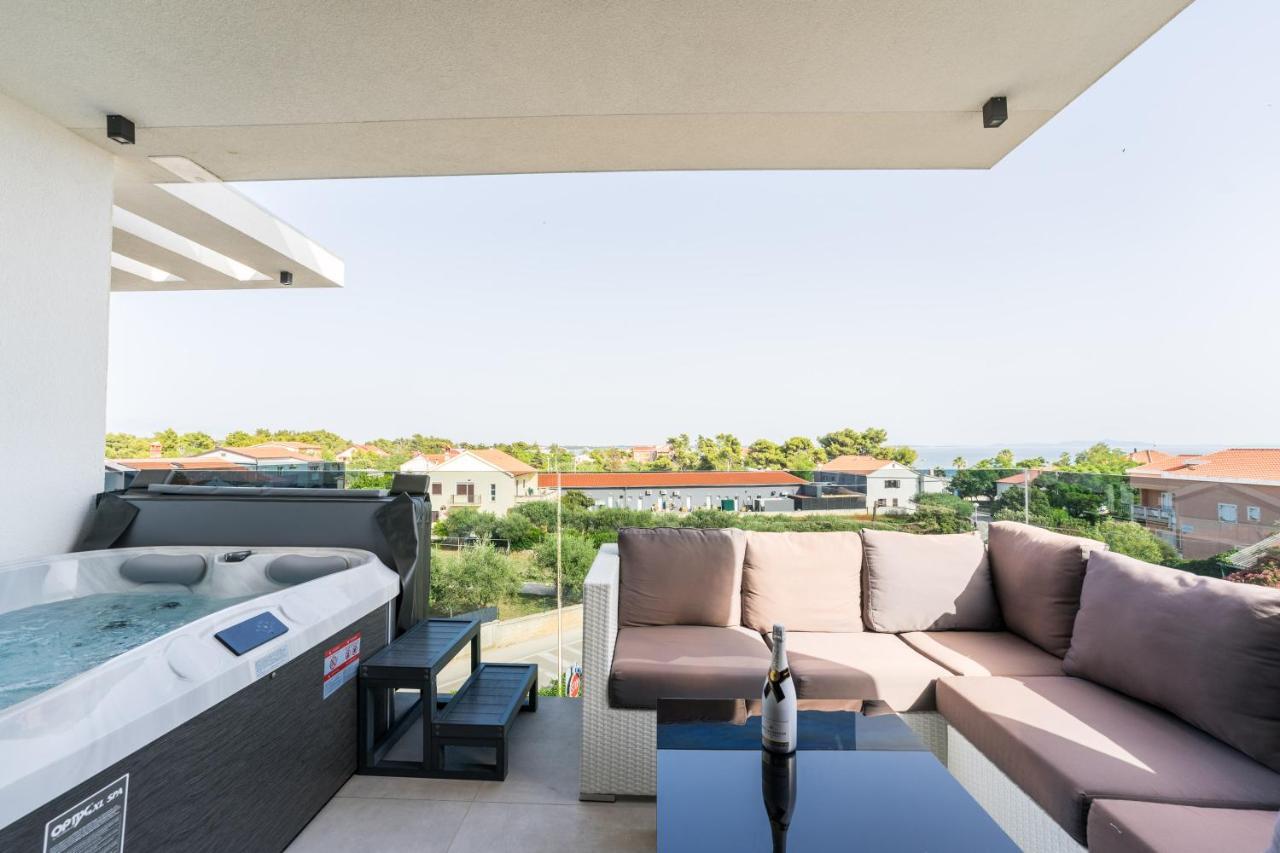 Grandpalazzo Apartments Vir Exterior foto