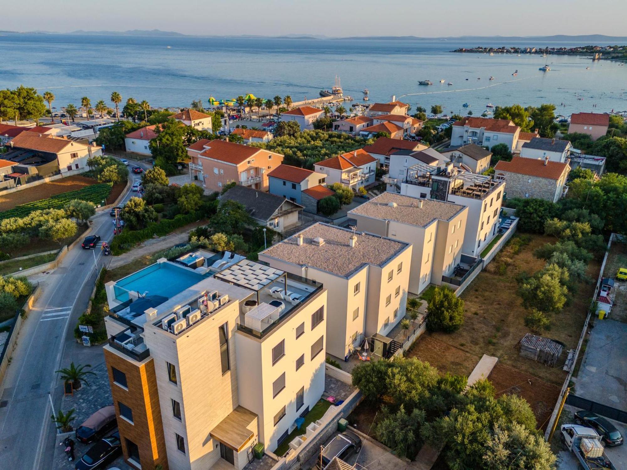 Grandpalazzo Apartments Vir Exterior foto